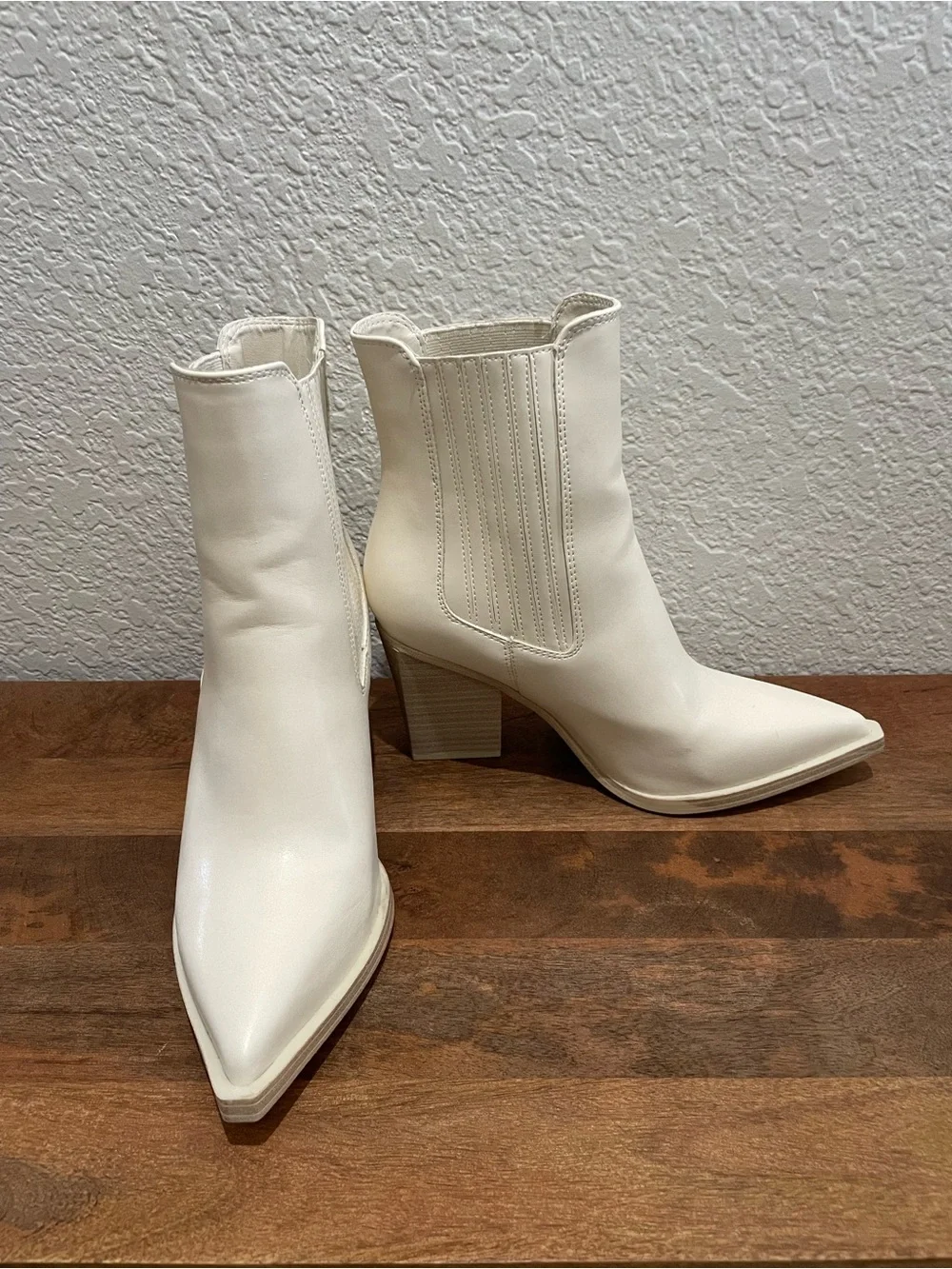 Altard State Ivory Pointed Toe Chelsea Ankle Boots | Size 7